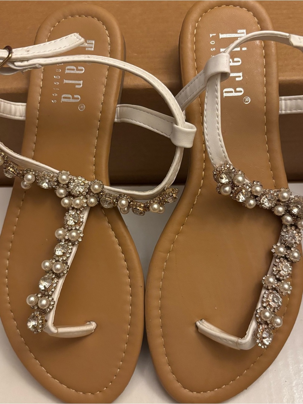 Tiara White Pearl-Embellished Bejeweled Womens Sandals size 7